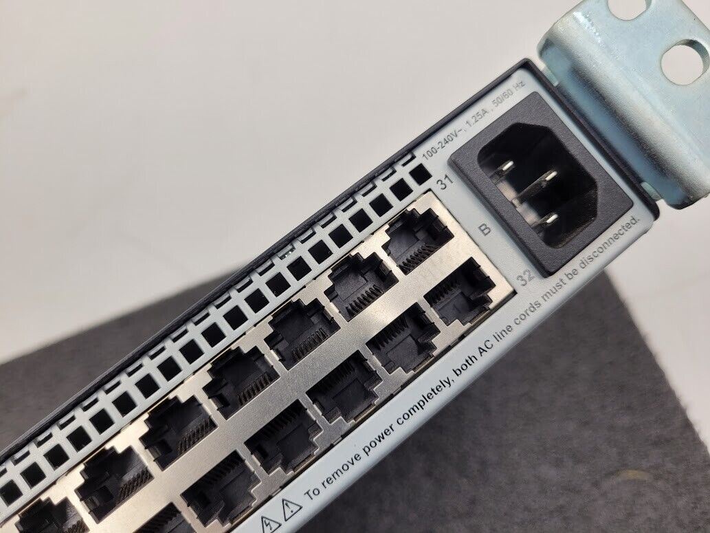 HP AF619A 578713-002 32-Port KVM Server Console Switch 100-240VAC