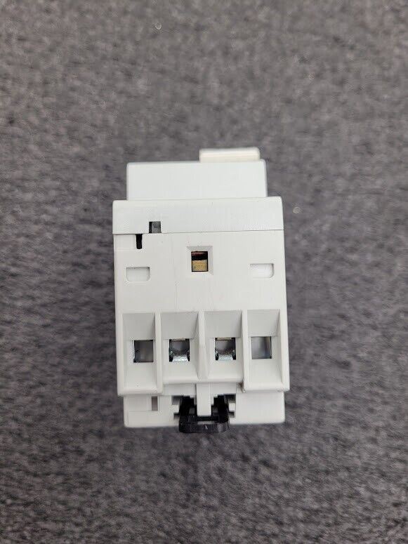 ABB DIN Rail Contactor ESB24-40 24V AC/DC 40-450Hz 24A 240-480VAC