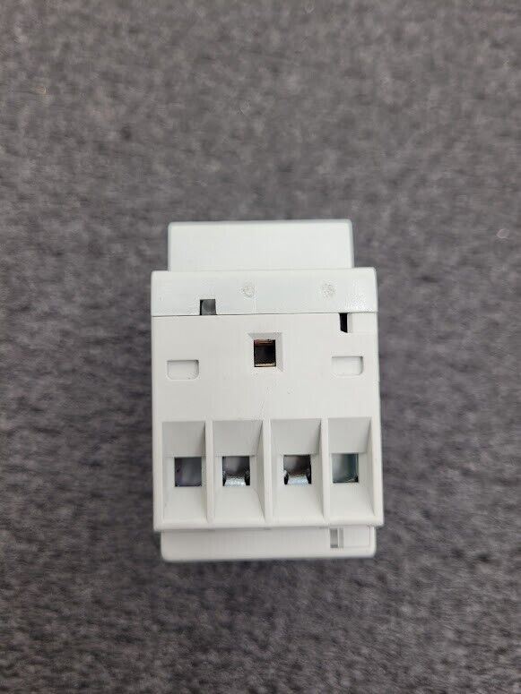 ABB DIN Rail Contactor ESB24-40 24V AC/DC 40-450Hz 24A 240-480VAC