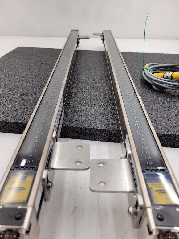 Banner EZ-Screen SLSR14-750NQ8 SLSE14-750NQ8 ESD Series 750mm Area 24VDC Lot B