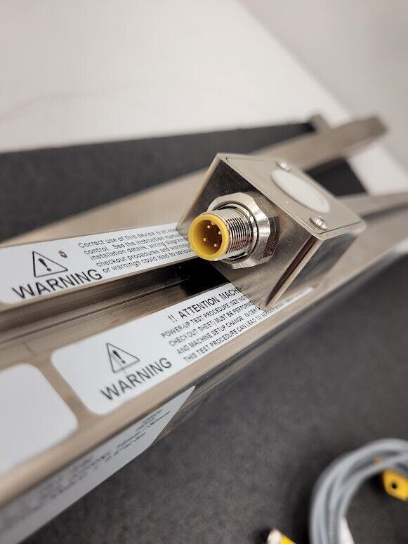 Banner EZ-Screen SLSR14-750NQ8 SLSE14-750NQ8 ESD Series 750mm Area 24VDC Lot A