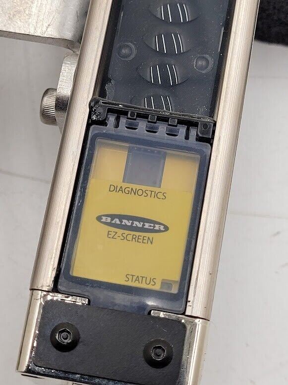 Banner EZ-Screen SLSR14-750NQ8 SLSE14-750NQ8 ESD Series 750mm Area 24VDC Lot A