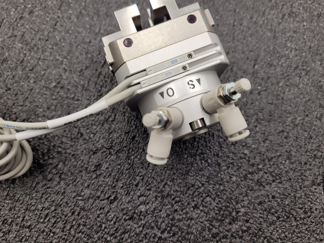 SMC MDHR2C-20R Gripper Rotary Actuated MHR Grippers w/ D-M9N Sensors