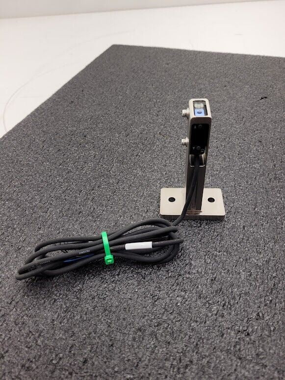 Keyence PZ-V12 Photoelectric Reflective Sensor 12-24V DC With Stand and Cable