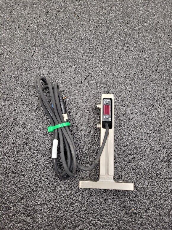 Keyence PZ-V12 Photoelectric Reflective Sensor 12-24V DC With Stand and Cable