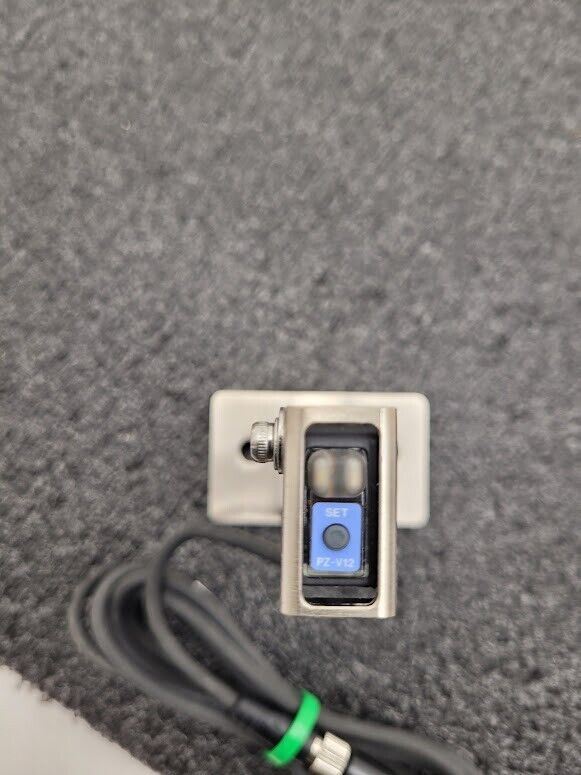 Keyence PZ-V12 Photoelectric Reflective Sensor 12-24V DC With Stand and Cable