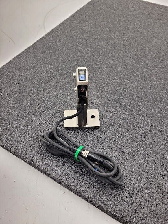 Keyence PZ-V12 Photoelectric Reflective Sensor 12-24V DC With Stand and Cable