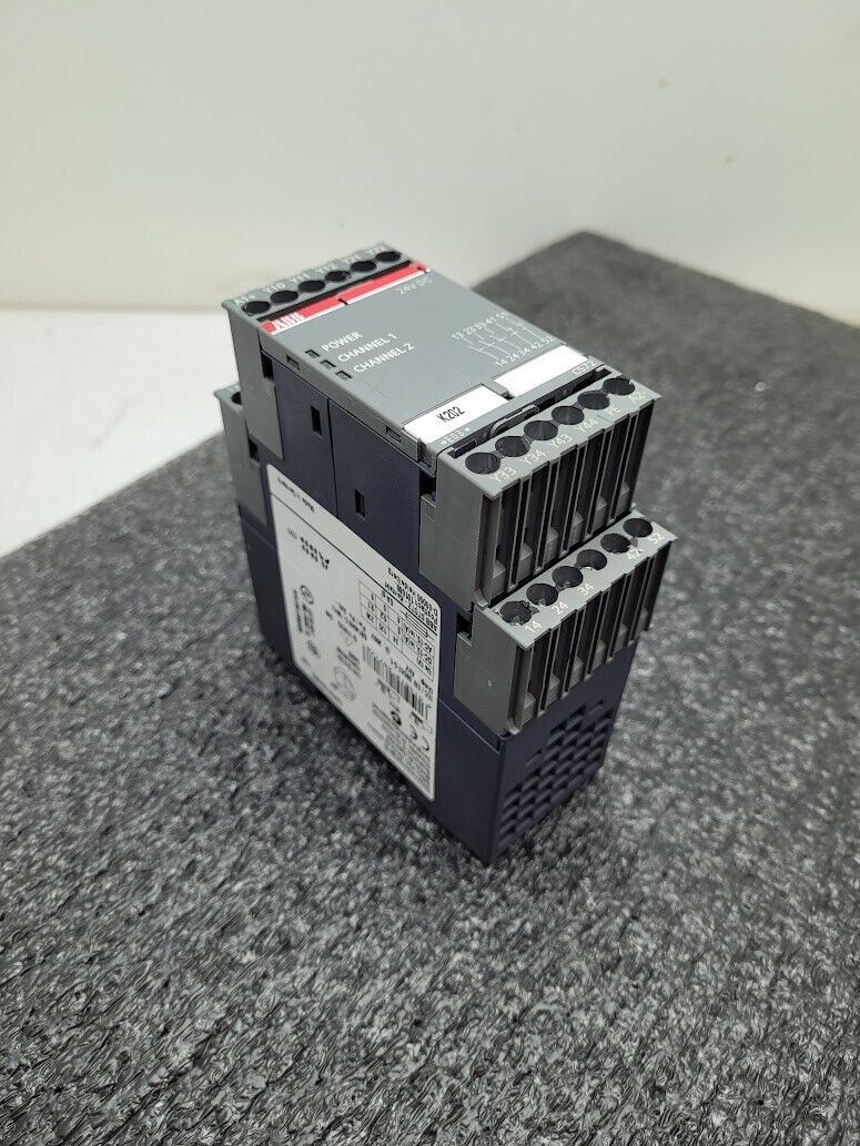 ABB 1SAR501032R0003 ABB C572 Safety Relay 24V DC 2 Channel DIN Rail Mount