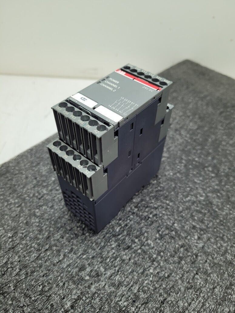 ABB 1SAR501032R0003 ABB C572 Safety Relay 24V DC 2 Channel DIN Rail Mount