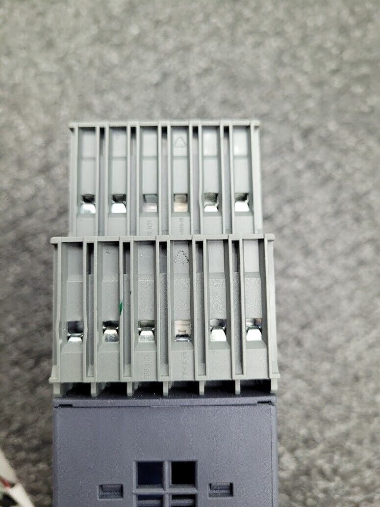 ABB 1SAR501032R0003 ABB C572 Safety Relay 24V DC 2 Channel DIN Rail Mount