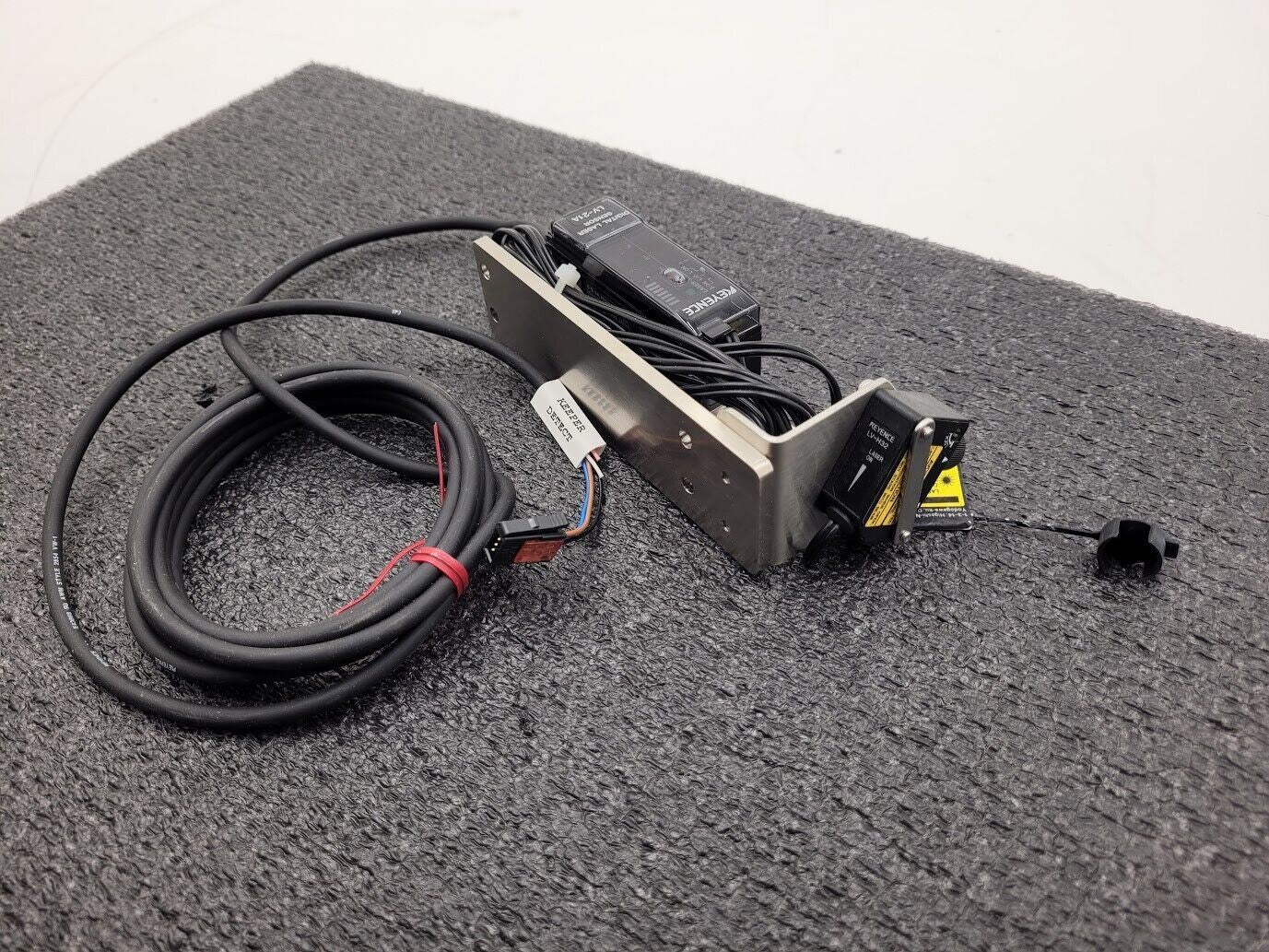 Keyence LV-21A Photoelectric Digital Laser Amplifier + LV-H32 Reflective Sensor