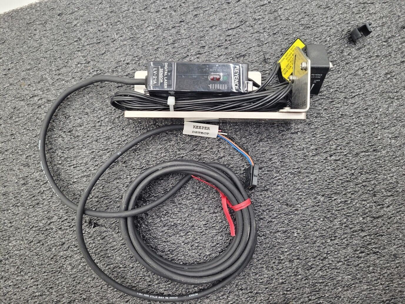 Keyence LV-21A Photoelectric Digital Laser Amplifier + LV-H32 Reflective Sensor