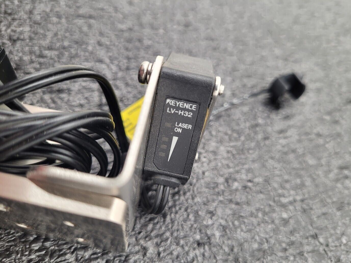 Keyence LV-21A Photoelectric Digital Laser Amplifier + LV-H32 Reflective Sensor