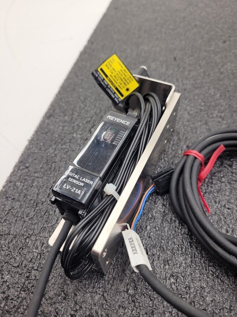 Keyence LV-21A Photoelectric Digital Laser Amplifier + LV-H32 Reflective Sensor