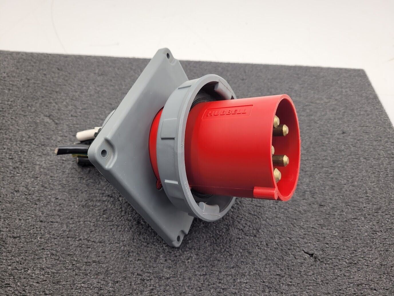 Hubbell HBL5100B7W 100-Amp INLET/REVERSE SERVICE RECEPTACLE 100A 3Ph 5W 277/480V