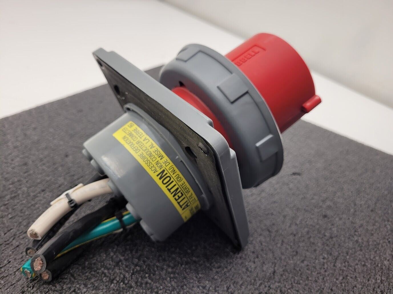 Hubbell HBL5100B7W 100-Amp INLET/REVERSE SERVICE RECEPTACLE 100A 3Ph 5W 277/480V