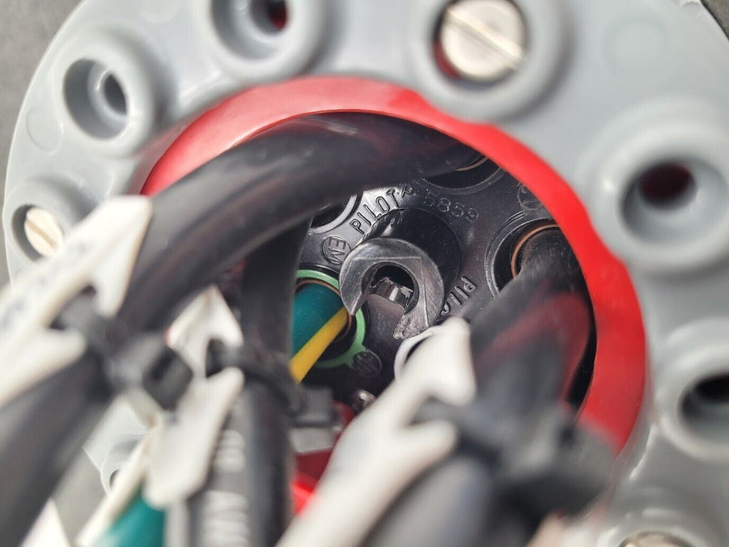 Hubbell HBL5100B7W 100-Amp INLET/REVERSE SERVICE RECEPTACLE 100A 3Ph 5W 277/480V