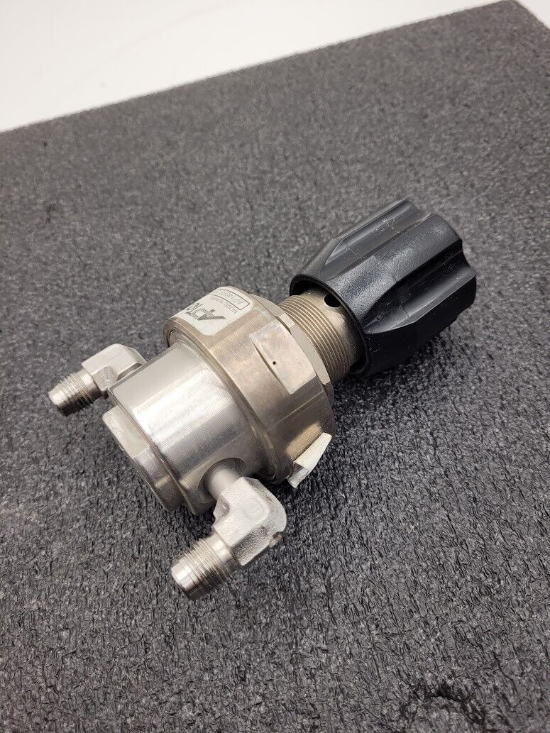 APTech High Pressure Corrosive Gas Regulator/Shutoff 1000PSI to 60PSI 1/4" M VCR