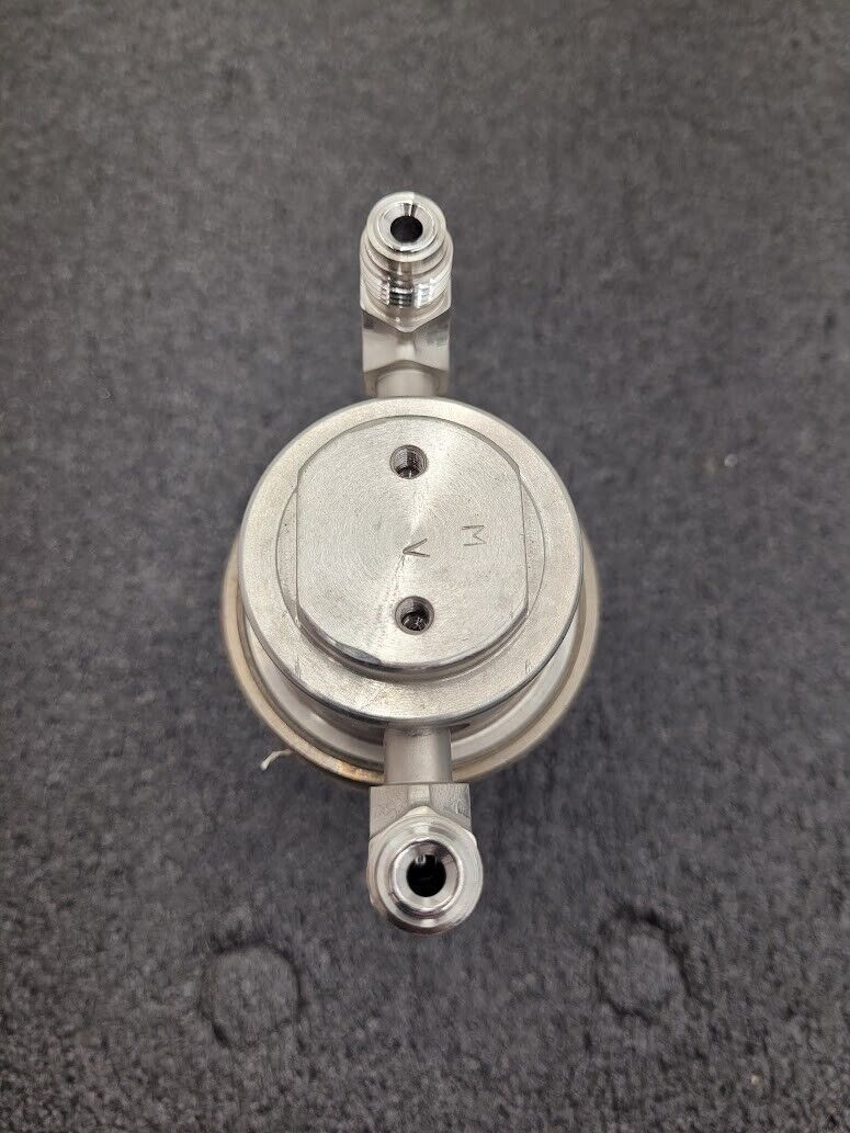 APTech High Pressure Corrosive Gas Regulator/Shutoff 1000PSI to 60PSI 1/4" M VCR