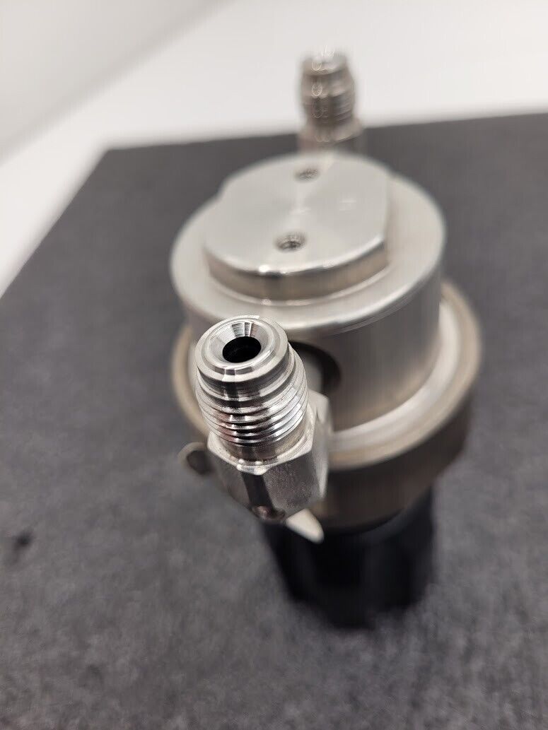 APTech High Pressure Corrosive Gas Regulator/Shutoff 1000PSI to 60PSI 1/4" M VCR