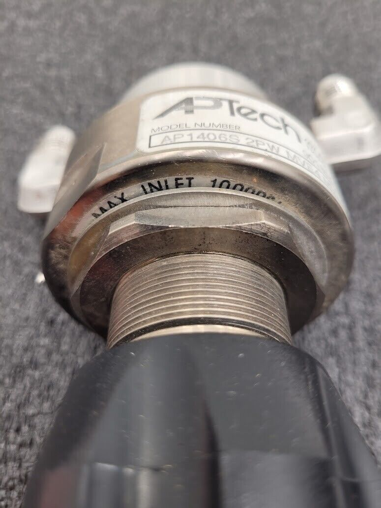 APTech High Pressure Corrosive Gas Regulator/Shutoff 1000PSI to 60PSI 1/4" M VCR