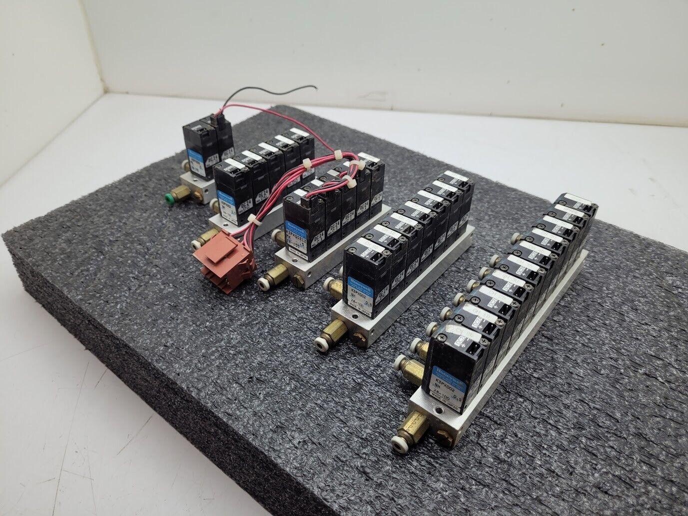 Lot of 29x Honeywell Solenoid Valve Block K3PX002 24VDC 28-100PSI 5/32 Connector