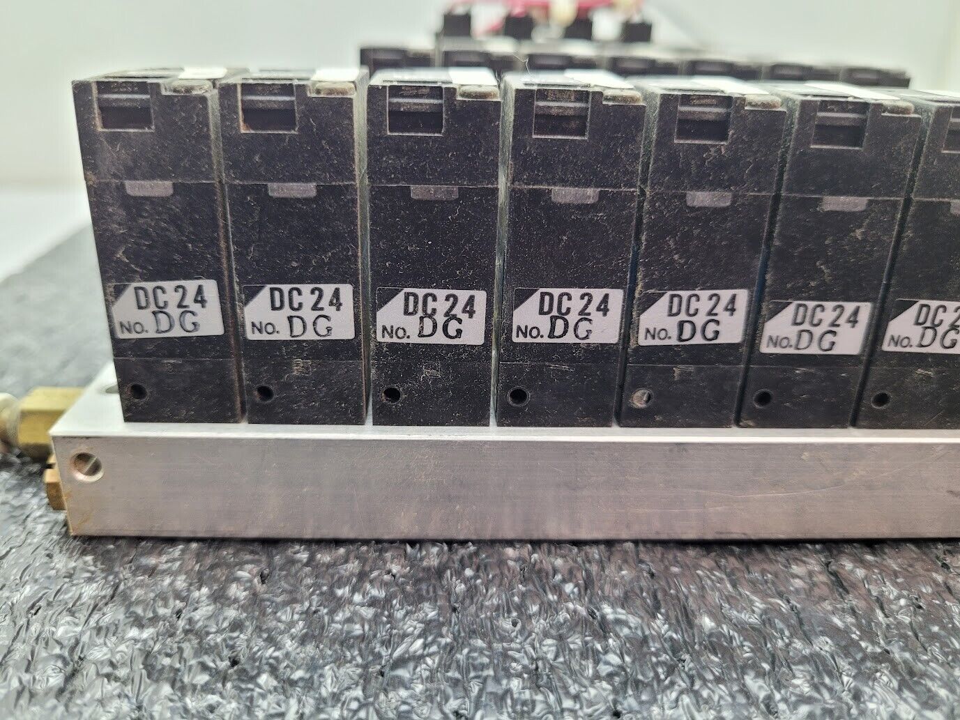 Lot of 29x Honeywell Solenoid Valve Block K3PX002 24VDC 28-100PSI 5/32 Connector