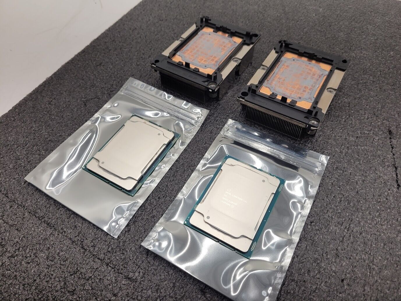 Lot of 2 Intel Xeon Gold CONFIDENTIAL QMXJ 2.2GHz 5120 CPU LGA3647 w/Heatsink