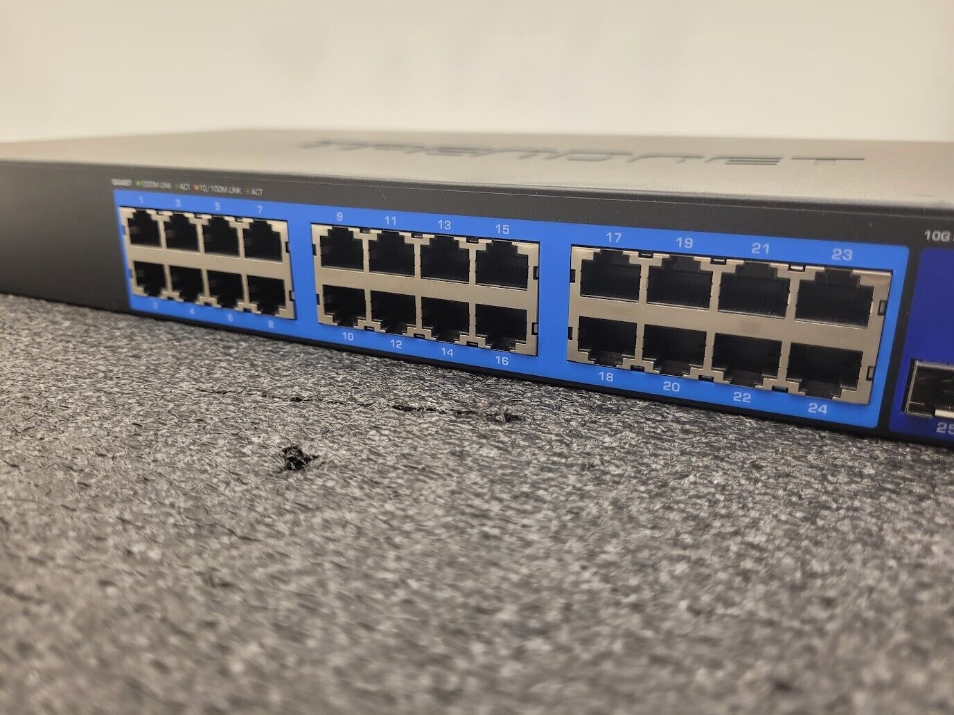 TRENDnet TEG-40128 10G Web Smart Switch 12 Port 8x 10g base T + 4x SFP+