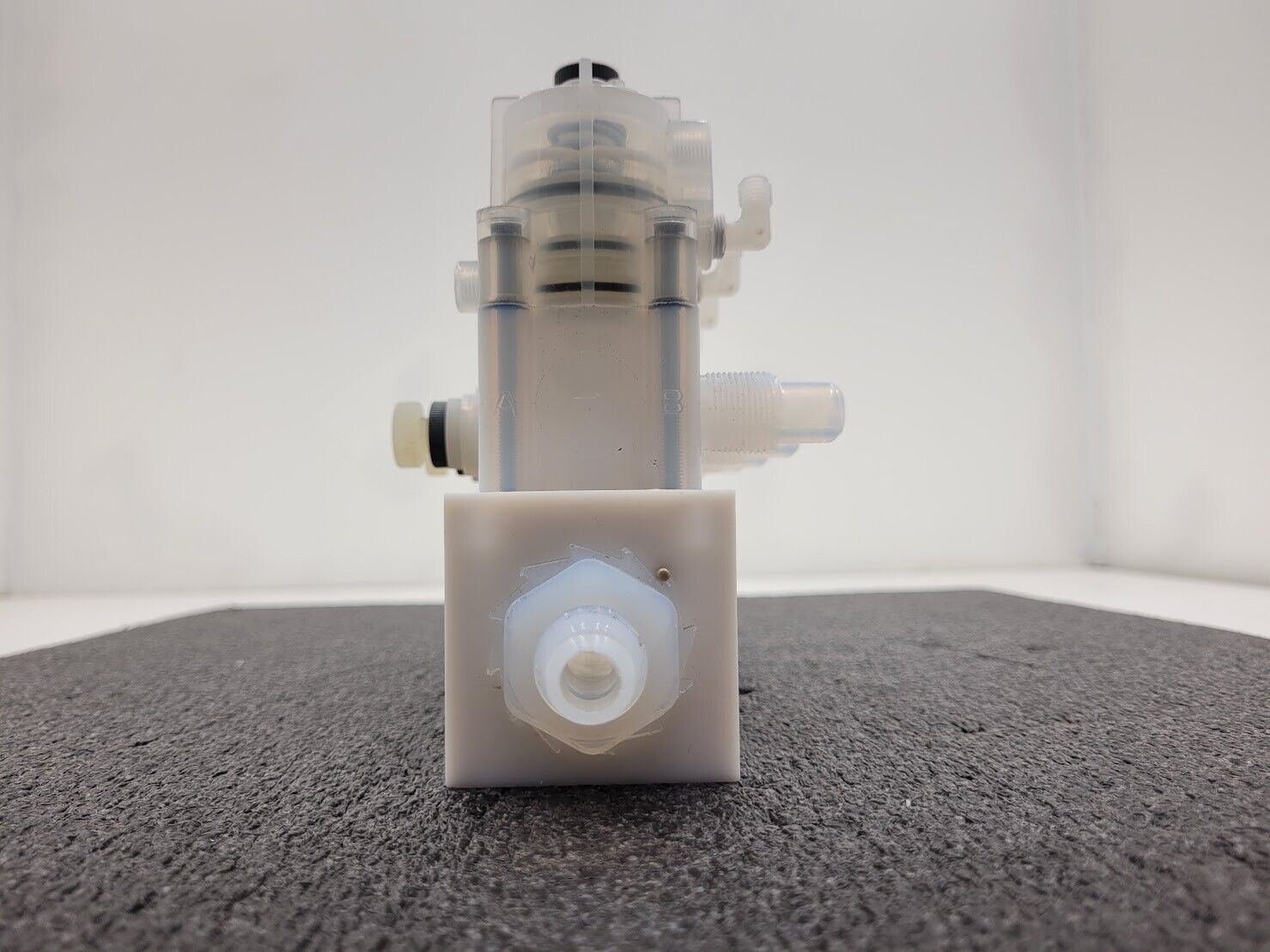 Furon High Purity Regulated Valve Bank Assembly 1112430-004 1110655 1112331