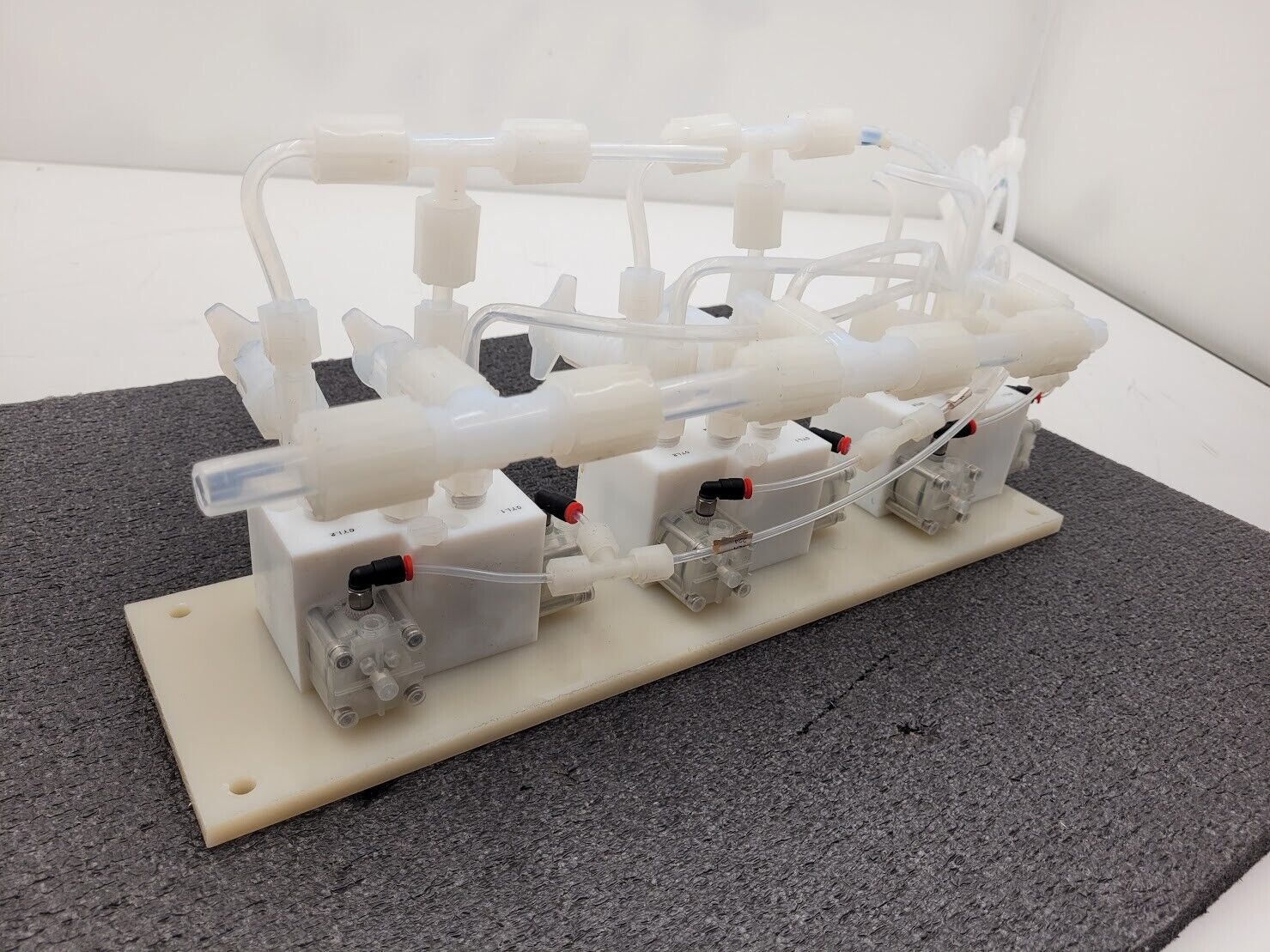 Furon High Purity Adjustable Pneumatic Valve Bank Actuator Assembly 111243