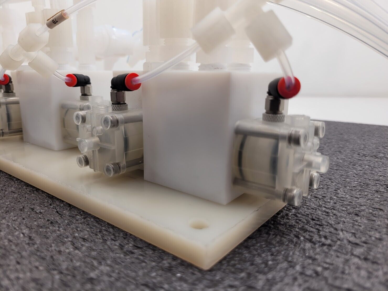 Furon High Purity Adjustable Pneumatic Valve Bank Actuator Assembly 111243