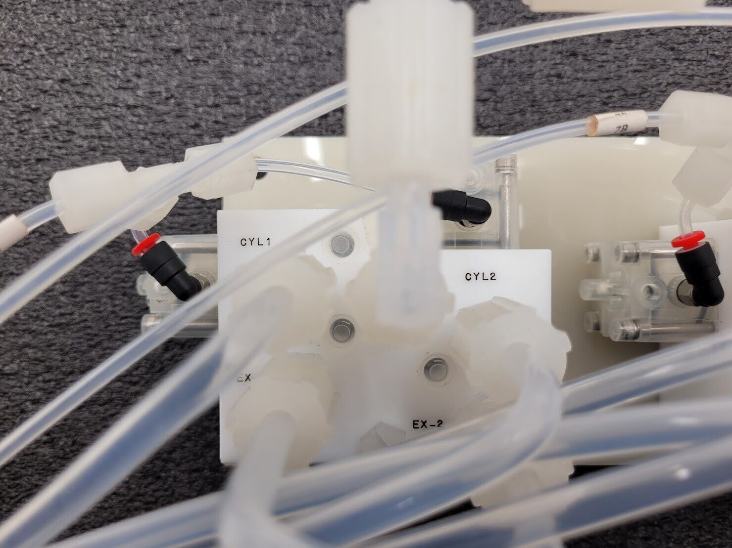 Furon High Purity Adjustable Pneumatic Valve Bank Actuator Assembly 111243