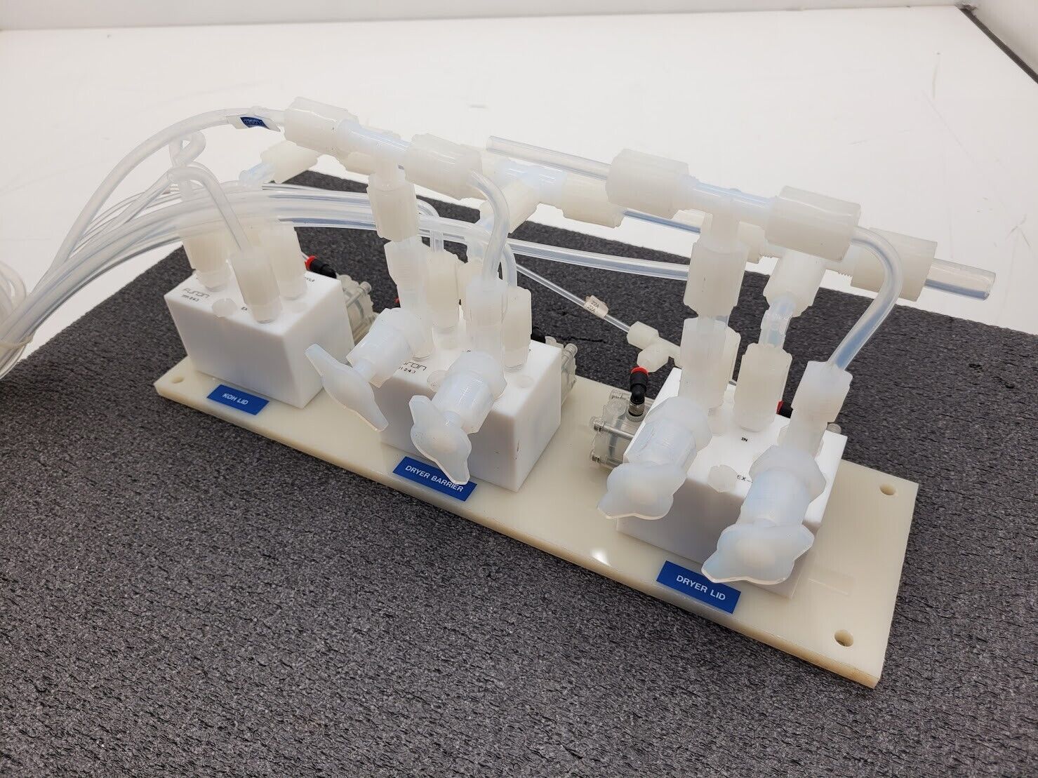 Furon High Purity Adjustable Pneumatic Valve Bank Actuator Assembly 111243