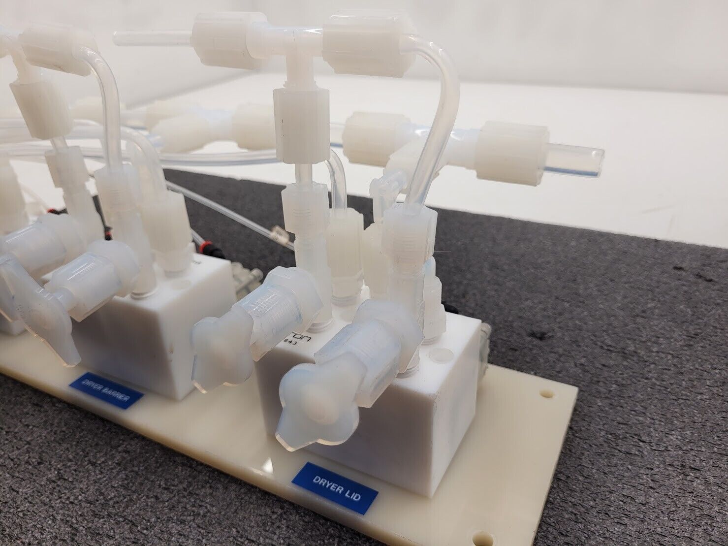 Furon High Purity Adjustable Pneumatic Valve Bank Actuator Assembly 111243