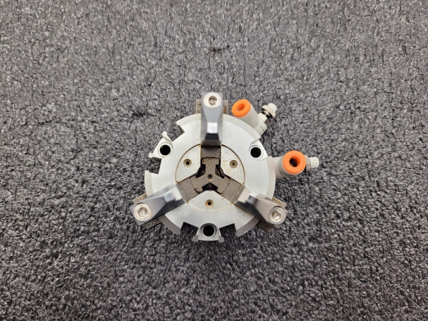 SMC Pneumatic Cylinder 3 Finger Rotary Gripper MHS3-32D MHS332D