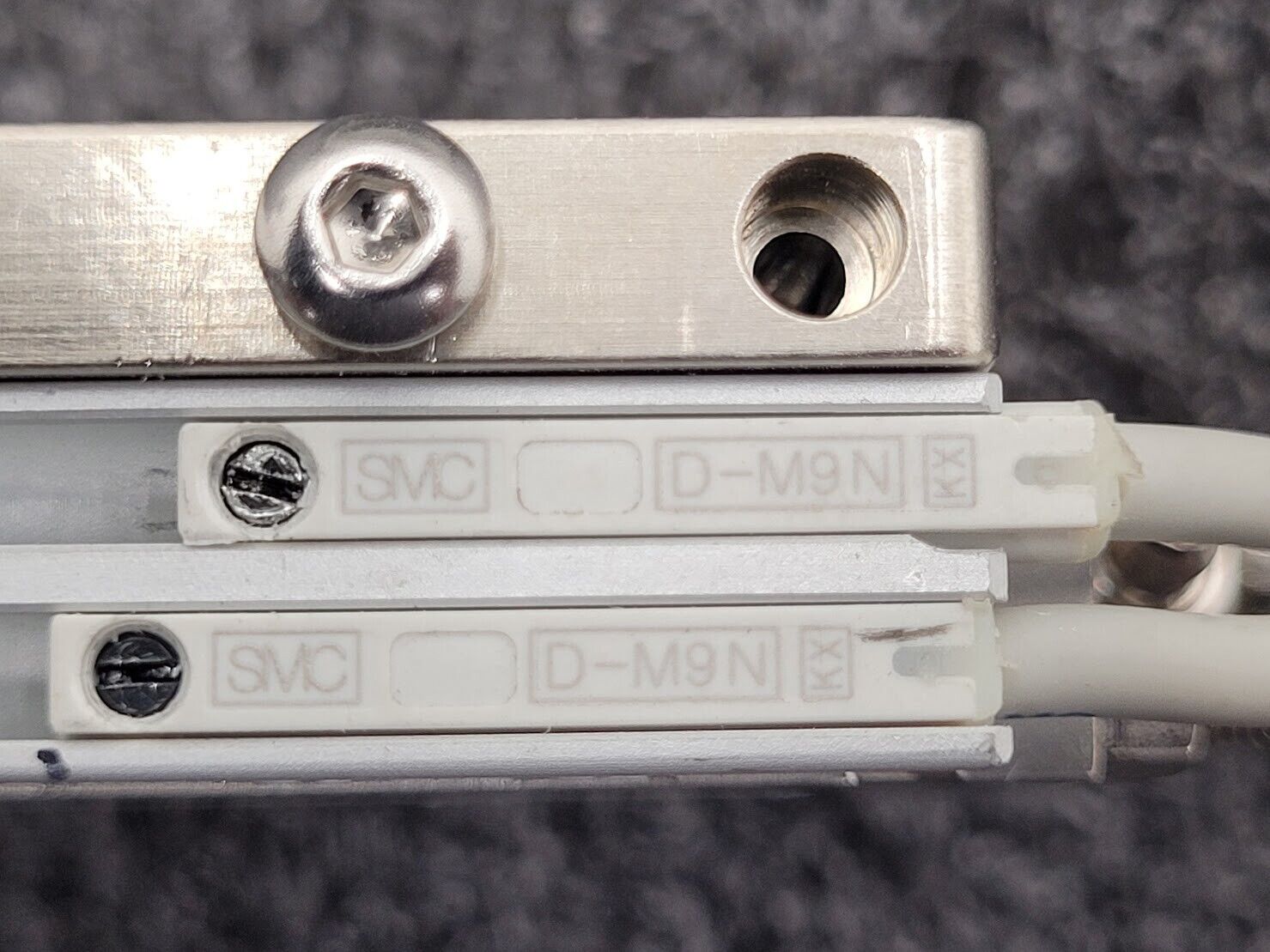 SMC 11-MXJ4L-5CP Guided Slide Cylinder Table 2x D-M9N Sensors