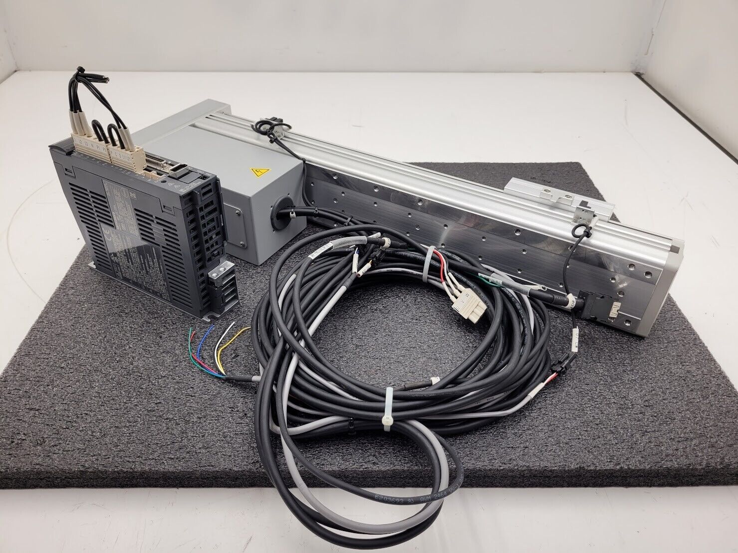 Mitsubishi Ball Screw Actuator LP090-UT-350L-20B-N MR-J3-20A 200W Drive