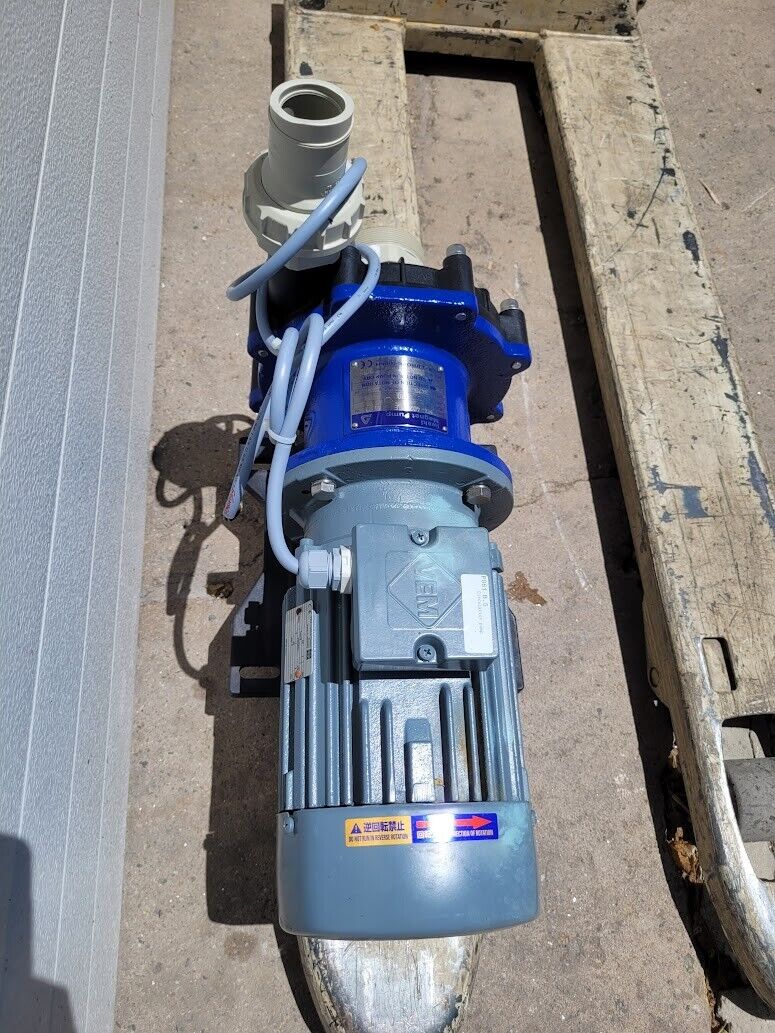 Iwaki MX-402CV6E GFRPP Magnet Drive Pump 1.8kW 230/400V 20-200l/m 19.m Head 60Hz