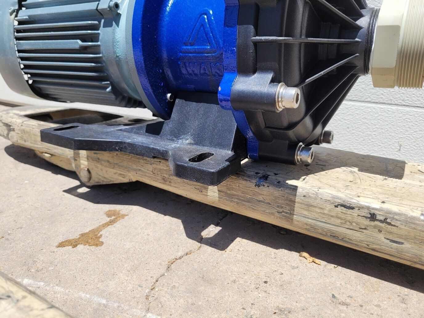 Iwaki MX-402CV6E GFRPP Magnet Drive Pump 1.8kW 230/400V 20-200l/m 19.m Head 60Hz