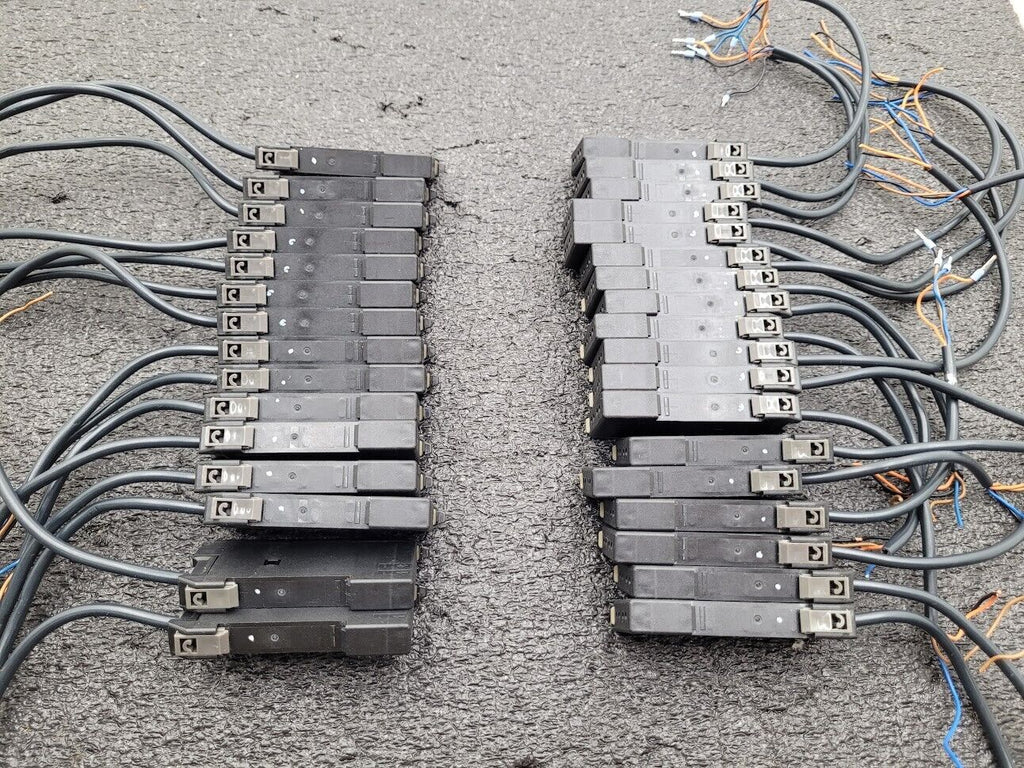 Lot of 33 Omron E3X-MDA41 2-Channel Fiber Optic Sensor Amplifier PNP w/ Cable