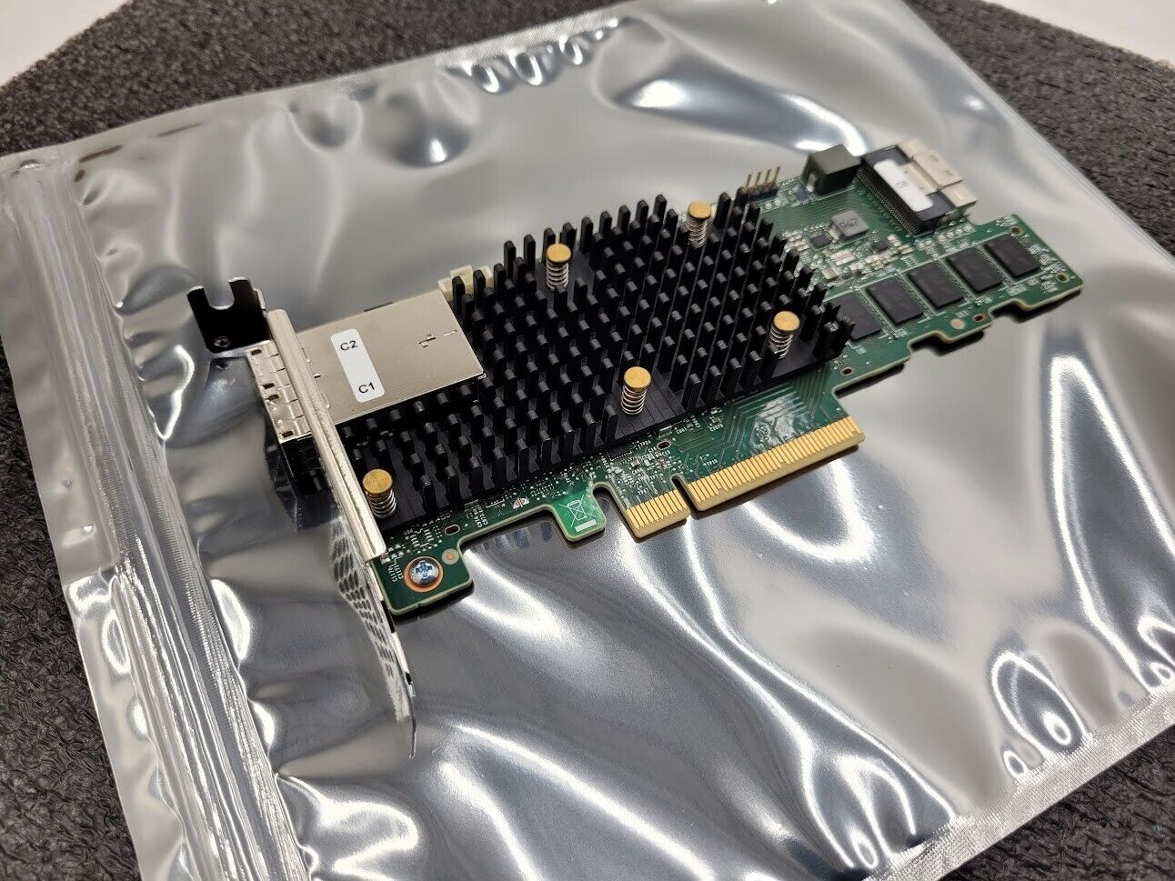 Broadcom MegaRAID 9580-8i8e Storage Controller (RAID) 05-50076-00 Low Profile