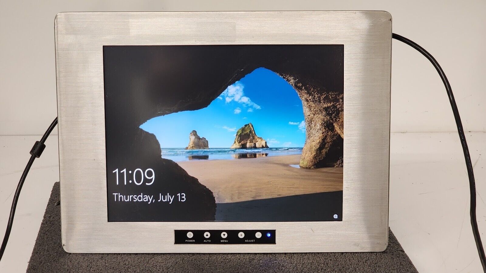 Dcom DVS1550TP 15" TFT Industrial Touchscreen LCD Monitor 12V 4.5A VGA Input