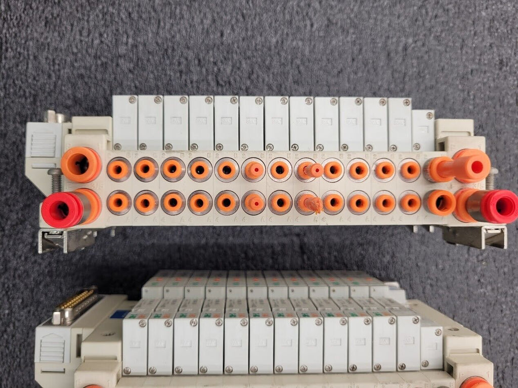 2x SMC Valve Block Solenoid Manifold SV1A00-5FU SV1100-5FU 24VDC 26 Valves Lot C