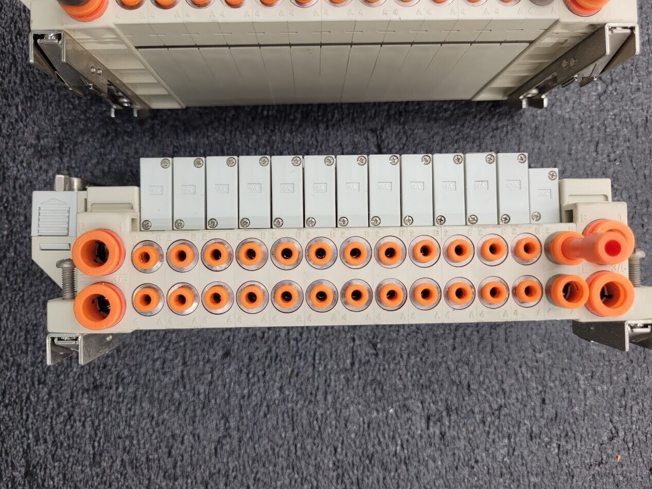 2x SMC Valve Block Solenoid Manifold SV1A00-5FU SV1100-5FU 24VDC 26 Valves Lot C