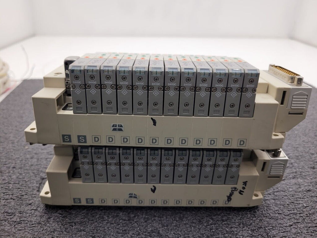 2x SMC Valve Block Solenoid Manifold SV1A00-5FU SV1100-5FU 24VDC 26 Valves Lot C