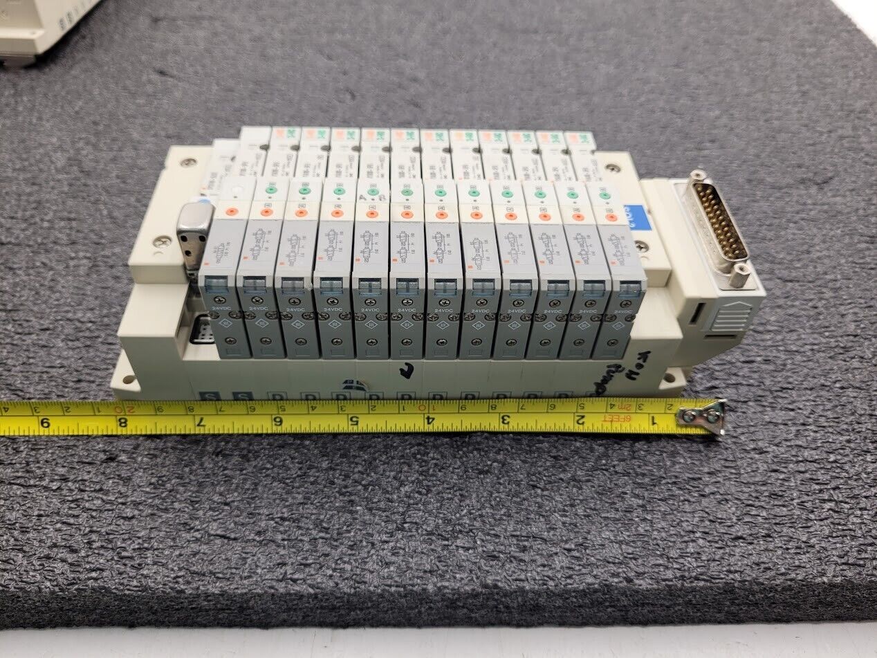 2x SMC Valve Block Solenoid Manifold SV1A00-5FU SV1100-5FU 24VDC 26 Valves Lot C