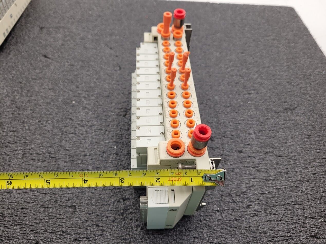 2x SMC Valve Block Solenoid Manifold SV1A00-5FU SV1100-5FU 24VDC 26 Valves Lot C