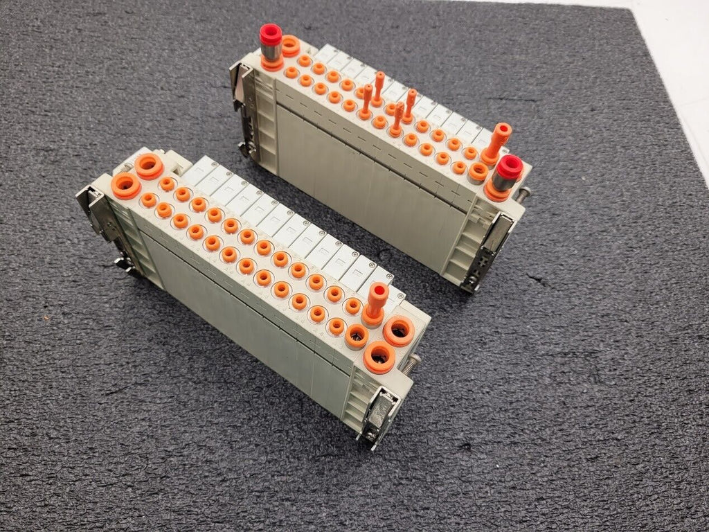 2x SMC Valve Block Solenoid Manifold SV1A00-5FU SV1100-5FU 24VDC 26 Valves Lot C