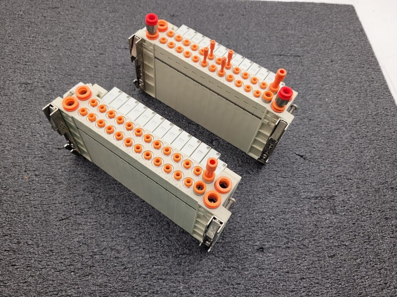 2x SMC Valve Block Solenoid Manifold SV1A00-5FU SV1100-5FU 24VDC 26 Valves Lot C